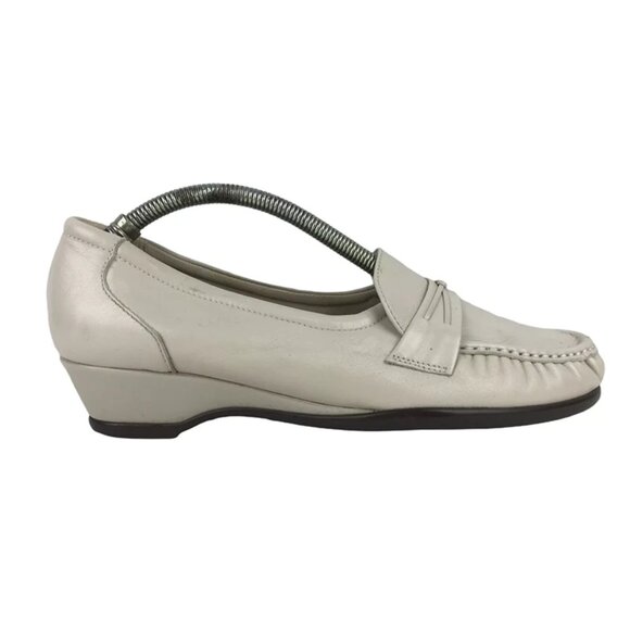 SAS Womens Beige Tripad Comfort Cuban Heel Slip On Loafer‎ Shoes Size US 9 N - Picture 1 of 9